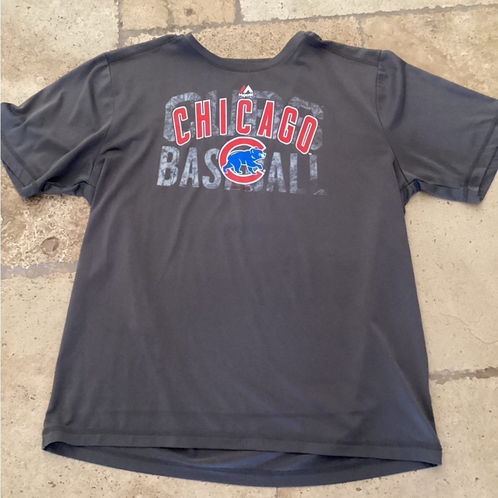 Majestic evolution tee cool breeze-Chicago Cubs-SZ L
Pit to pit 21”
Length 26”